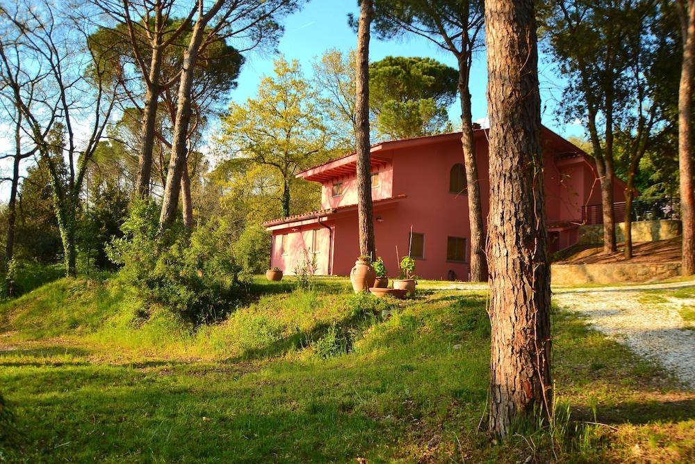 Agriturismo Poggio Al Pino Montelupo Fiorentino Exterior photo
